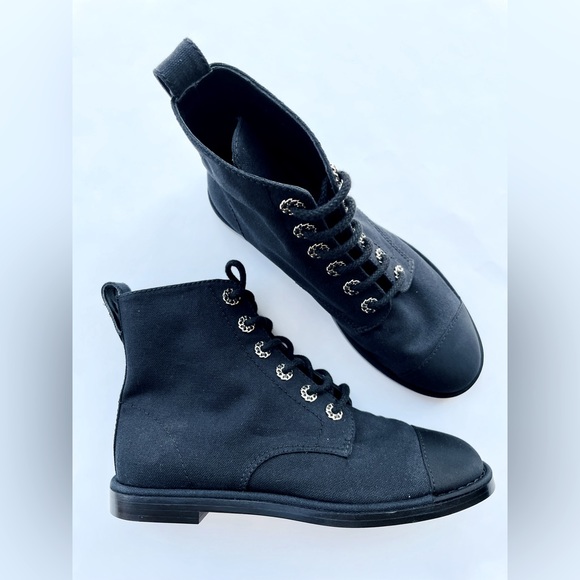 Chanel Canvas Ankle Lace-Up Boots
2021 Collection by Virginie Viard
Black - Picture 2 of 6